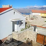 S Hébergement de vacances Ražanac